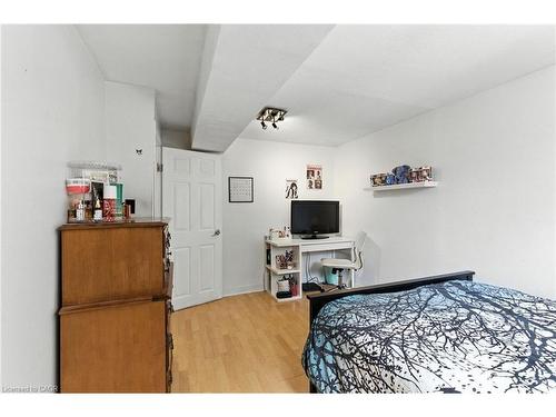 374 Magnolia Drive, Hamilton, ON - Indoor Photo Showing Bedroom