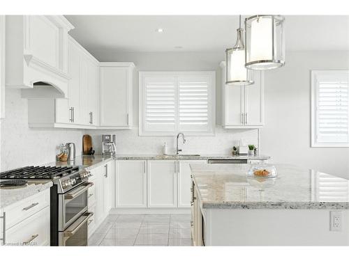 15 Robarts Drive, Ancaster, ON - Indoor Photo Showing Kitchen With Upgraded Kitchen