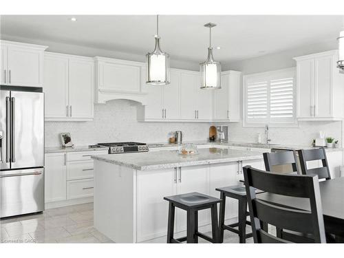 15 Robarts Drive, Ancaster, ON - Indoor Photo Showing Kitchen With Upgraded Kitchen
