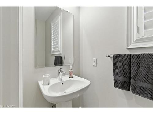 15 Robarts Drive, Ancaster, ON - Indoor Photo Showing Bathroom