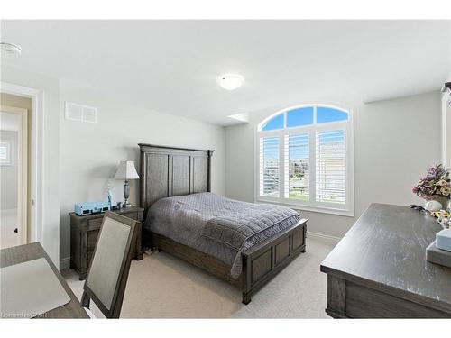 15 Robarts Drive, Ancaster, ON - Indoor Photo Showing Bedroom