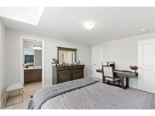 15 Robarts Drive, Ancaster, ON - Indoor Photo Showing Bedroom
