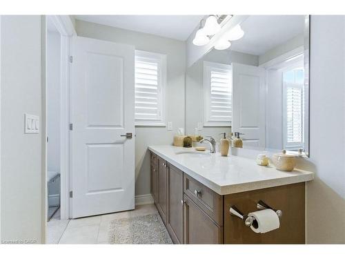15 Robarts Drive, Ancaster, ON - Indoor Photo Showing Bathroom