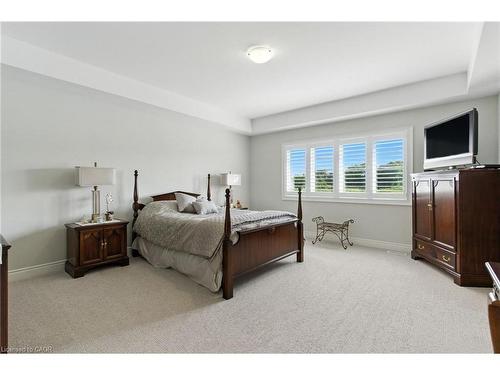 15 Robarts Drive, Ancaster, ON - Indoor Photo Showing Bedroom