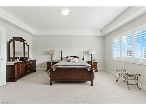 15 Robarts Drive, Ancaster, ON - Indoor Photo Showing Bedroom