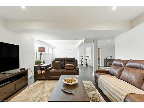 15 Robarts Drive, Ancaster, ON - Indoor Photo Showing Living Room
