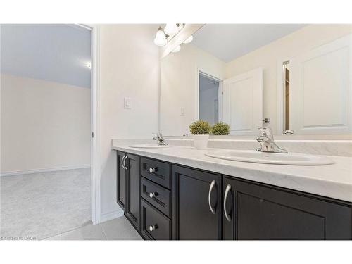 30 Rowley Street, Brantford, ON - Indoor Photo Showing Bathroom