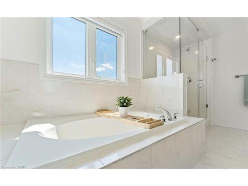 30 Rowley Street, Brantford, ON - Indoor Photo Showing Bathroom