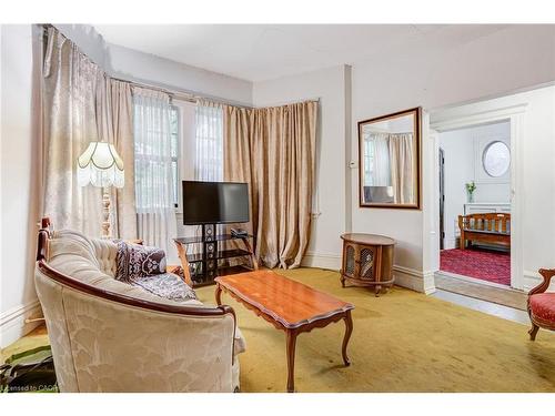 99 Blake Street, Hamilton, ON - Indoor Photo Showing Living Room
