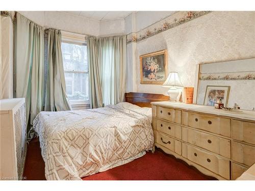 99 Blake Street, Hamilton, ON - Indoor Photo Showing Bedroom