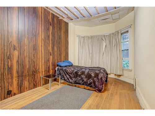 99 Blake Street, Hamilton, ON - Indoor Photo Showing Bedroom