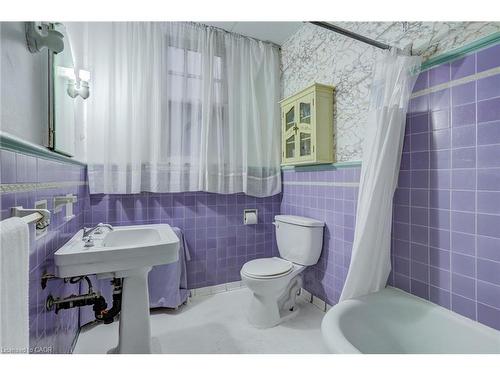 99 Blake Street, Hamilton, ON - Indoor Photo Showing Bathroom