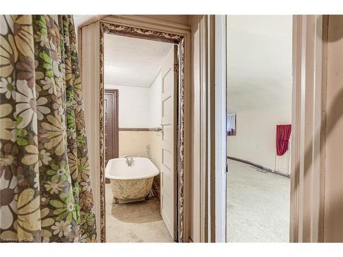 99 Blake Street, Hamilton, ON - Indoor Photo Showing Bathroom