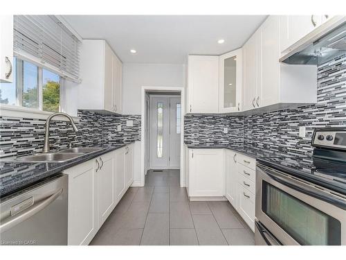 61 Avondale Boulevard, Brampton, ON - Indoor Photo Showing Kitchen With Double Sink With Upgraded Kitchen