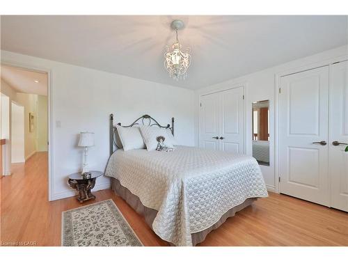 1270 1 Side Road, Burlington, ON - Indoor Photo Showing Bedroom
