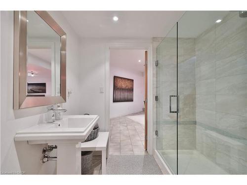 1270 1 Side Road, Burlington, ON - Indoor Photo Showing Bathroom