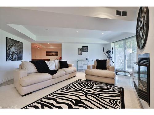 1270 1 Side Road, Burlington, ON - Indoor Photo Showing Living Room