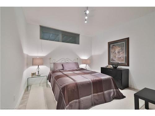 1270 1 Side Road, Burlington, ON - Indoor Photo Showing Bedroom