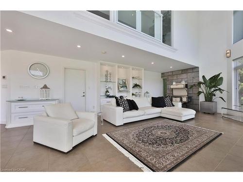 1270 1 Side Road, Burlington, ON - Indoor Photo Showing Living Room