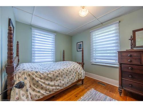 17 Young'S Creek Road, Port Ryerse, ON - Indoor Photo Showing Bedroom
