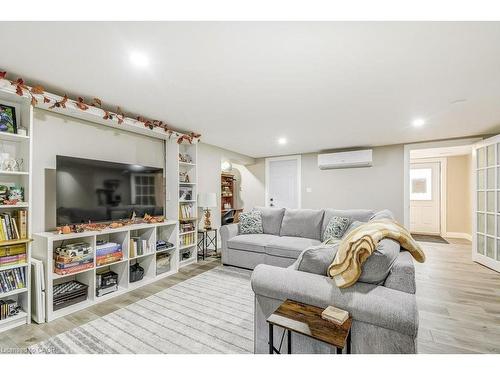 542 Paris Road, Paris, ON - Indoor Photo Showing Other Room