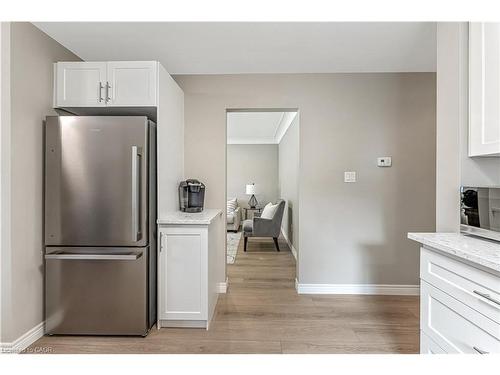 323 Hixon Road, Hamilton, ON - Indoor Photo Showing Kitchen