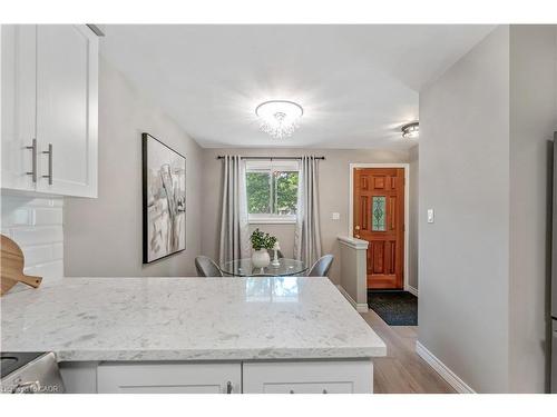 323 Hixon Road, Hamilton, ON - Indoor Photo Showing Kitchen With Upgraded Kitchen