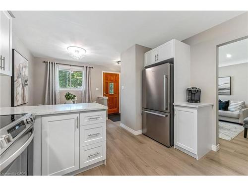 323 Hixon Road, Hamilton, ON - Indoor Photo Showing Kitchen
