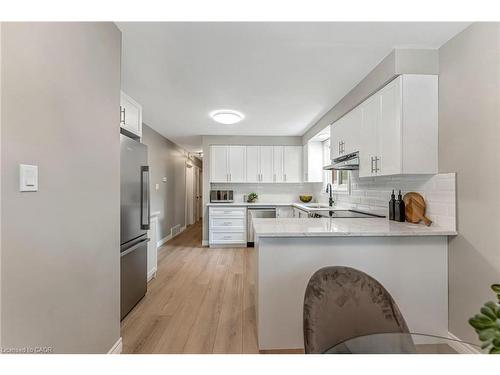 323 Hixon Road, Hamilton, ON - Indoor Photo Showing Kitchen With Upgraded Kitchen