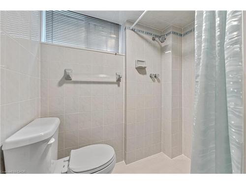 323 Hixon Road, Hamilton, ON - Indoor Photo Showing Bathroom