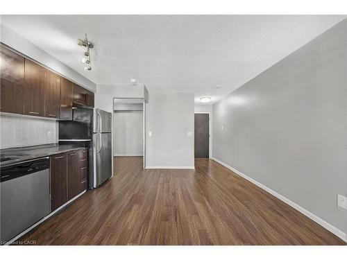 725-38 Joe Shuster Way, Toronto, ON - Indoor Photo Showing Kitchen