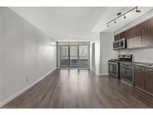 725-38 Joe Shuster Way, Toronto, ON - Indoor Photo Showing Kitchen
