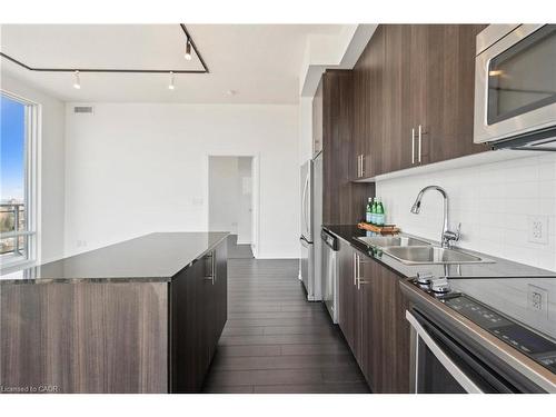 1702-85 Duke Street W, Kitchener, ON - Indoor Photo Showing Kitchen With Stainless Steel Kitchen With Double Sink With Upgraded Kitchen