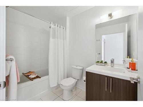 1702-85 Duke Street W, Kitchener, ON - Indoor Photo Showing Bathroom