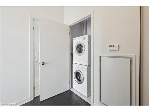 1702-85 Duke Street W, Kitchener, ON - Indoor Photo Showing Laundry Room