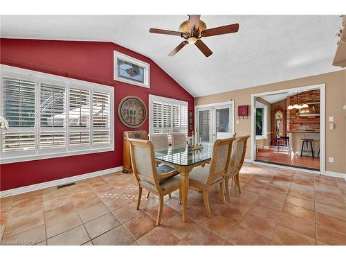 5590 Blind Line, Burlington, ON - Indoor Photo Showing Dining Room