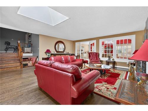 5590 Blind Line, Burlington, ON - Indoor Photo Showing Living Room