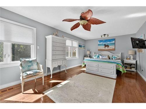 5590 Blind Line, Burlington, ON - Indoor Photo Showing Bedroom