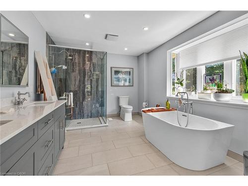 5590 Blind Line, Burlington, ON - Indoor Photo Showing Bathroom