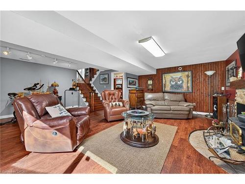 5590 Blind Line, Burlington, ON - Indoor Photo Showing Living Room