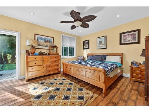 5590 Blind Line, Burlington, ON - Indoor Photo Showing Bedroom