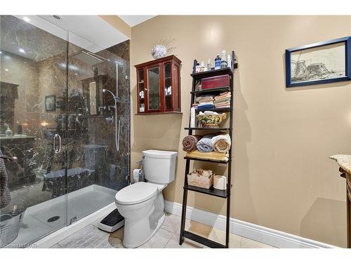 5590 Blind Line, Burlington, ON - Indoor Photo Showing Bathroom