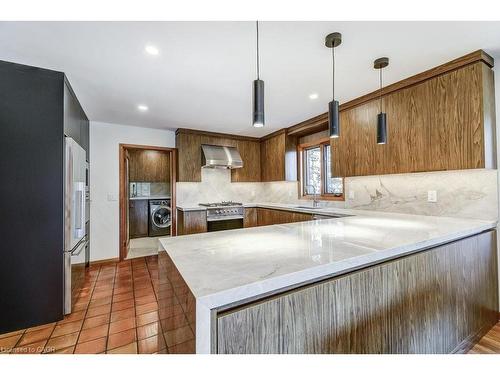 9 Foresthill Crescent, Fonthill, ON - Indoor Photo Showing Kitchen
