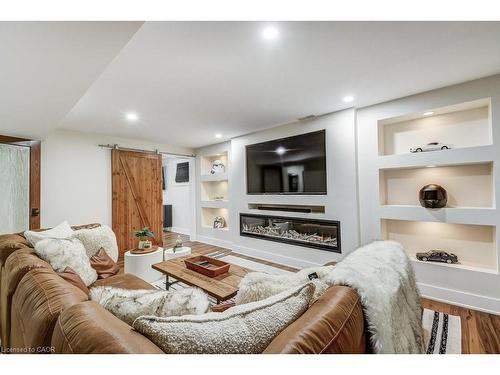 9 Foresthill Crescent, Fonthill, ON - Indoor Photo Showing Living Room With Fireplace
