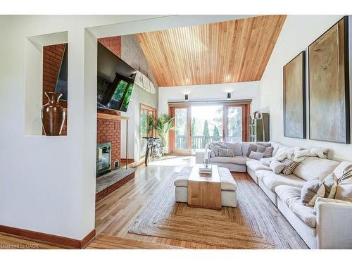 9 Foresthill Crescent, Fonthill, ON - Indoor Photo Showing Living Room With Fireplace