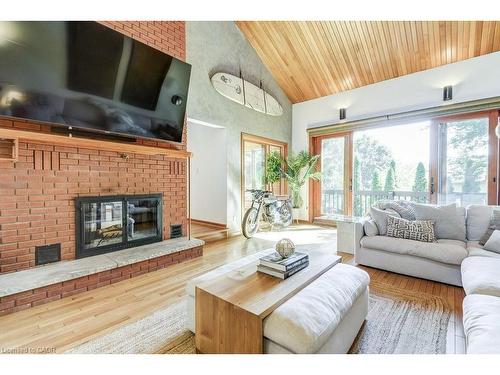 9 Foresthill Crescent, Fonthill, ON - Indoor Photo Showing Living Room With Fireplace