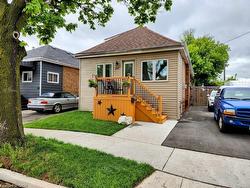 293 Fairfield Avenue  Hamilton, ON L8H 5H5