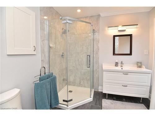 293 Fairfield Avenue, Hamilton, ON - Indoor Photo Showing Bathroom
