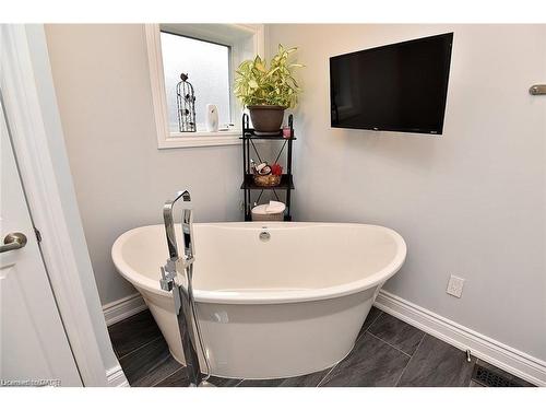293 Fairfield Avenue, Hamilton, ON - Indoor Photo Showing Bathroom