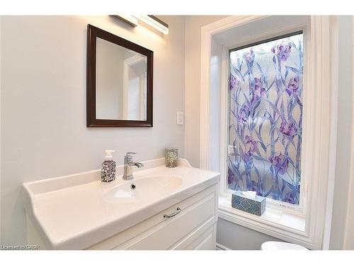 293 Fairfield Avenue, Hamilton, ON - Indoor Photo Showing Bathroom